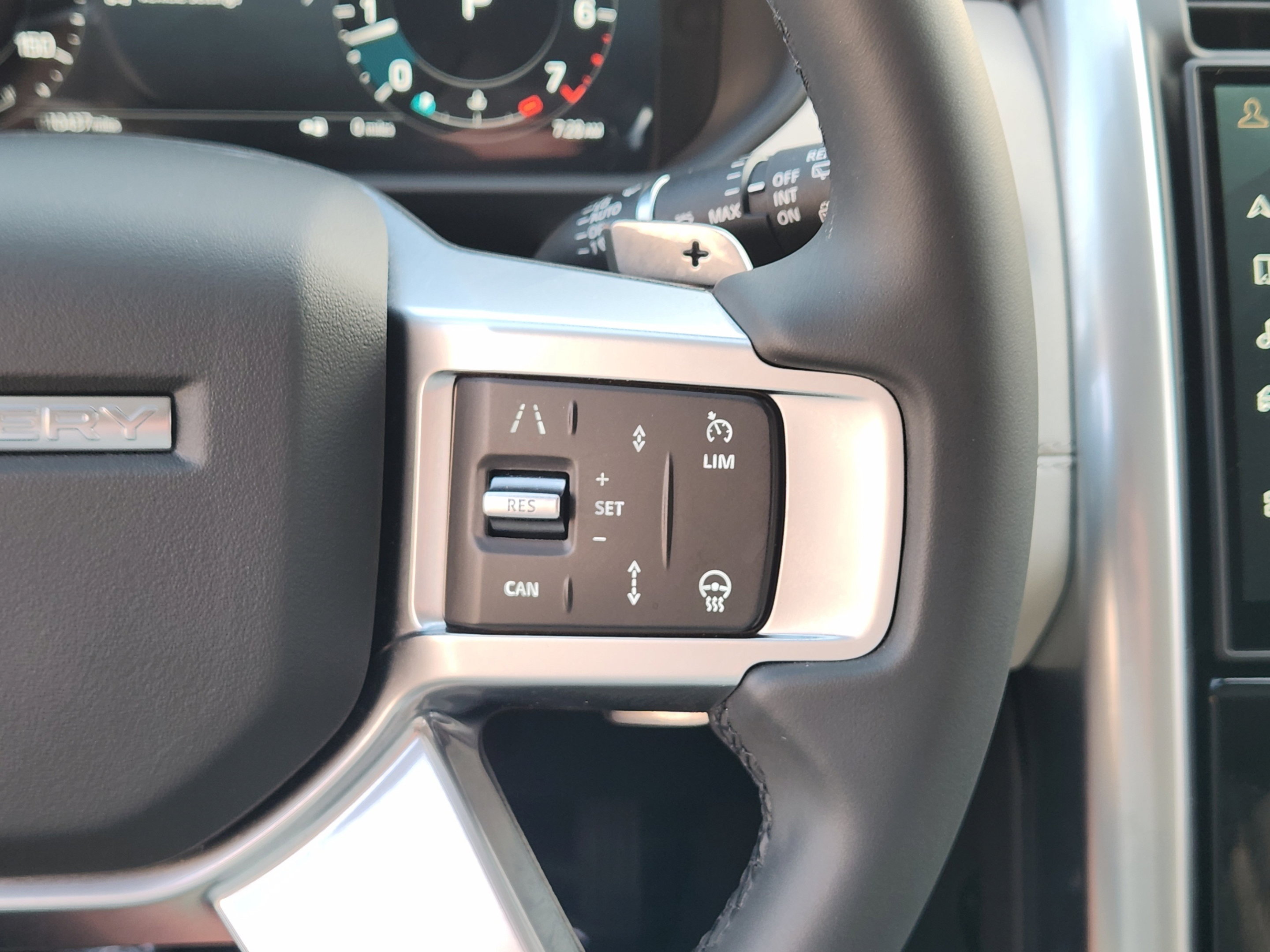 Certified 2025 Land Rover Discovery S AWD/4WD image 26