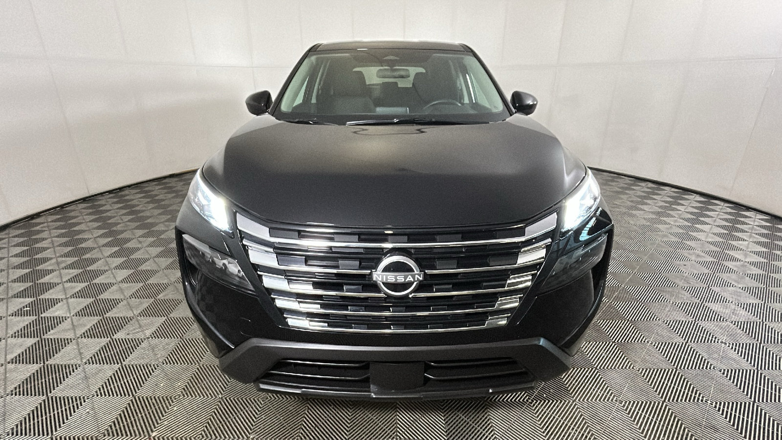 Certified 2026 Nissan Rogue SV AWD/4WD image 9