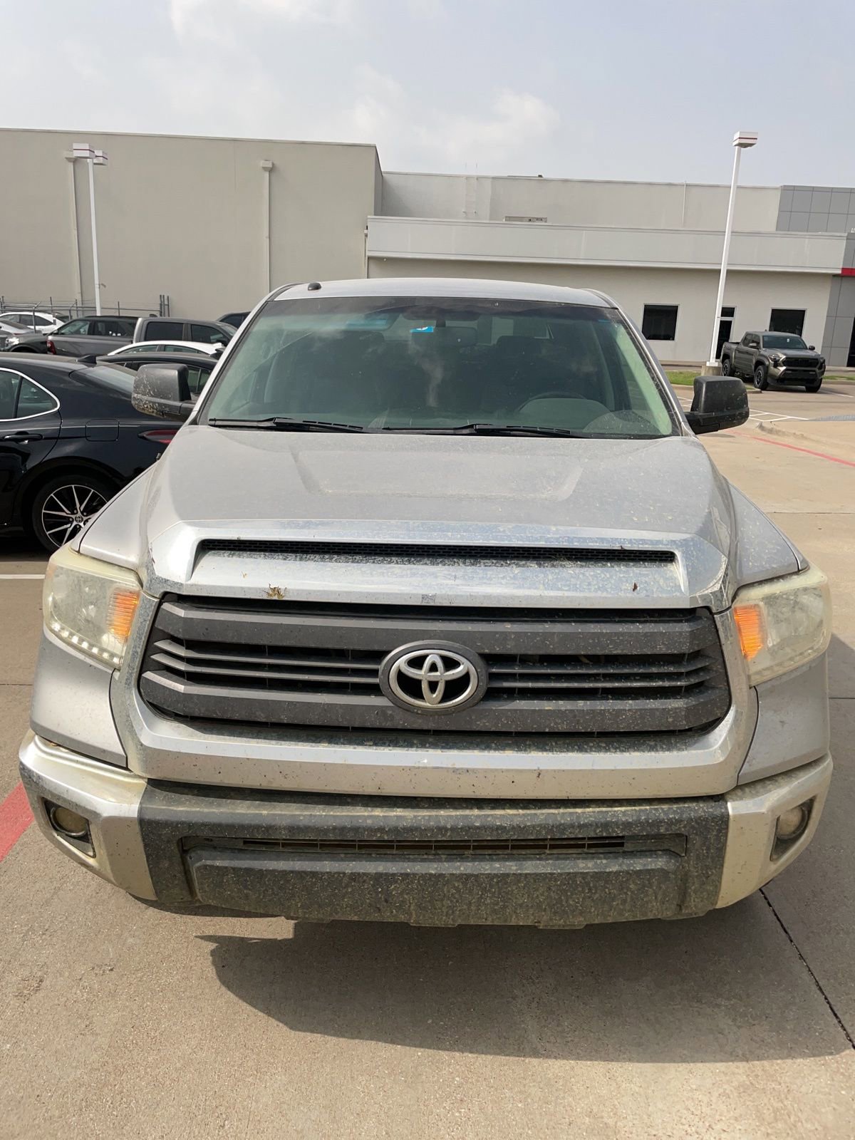 Used 2014 Toyota Tundra SR5 w/ SR5 Upgrade Package AWD/4WD image 4