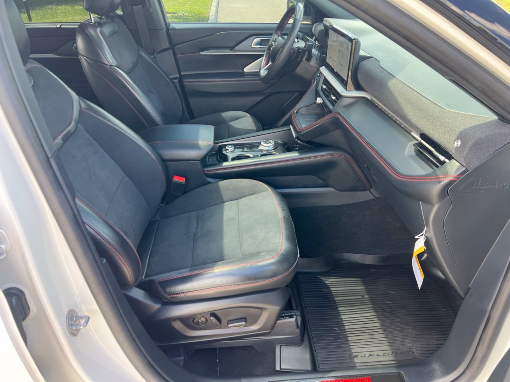 Used 2025 Ford Explorer ST AWD/4WD image 23