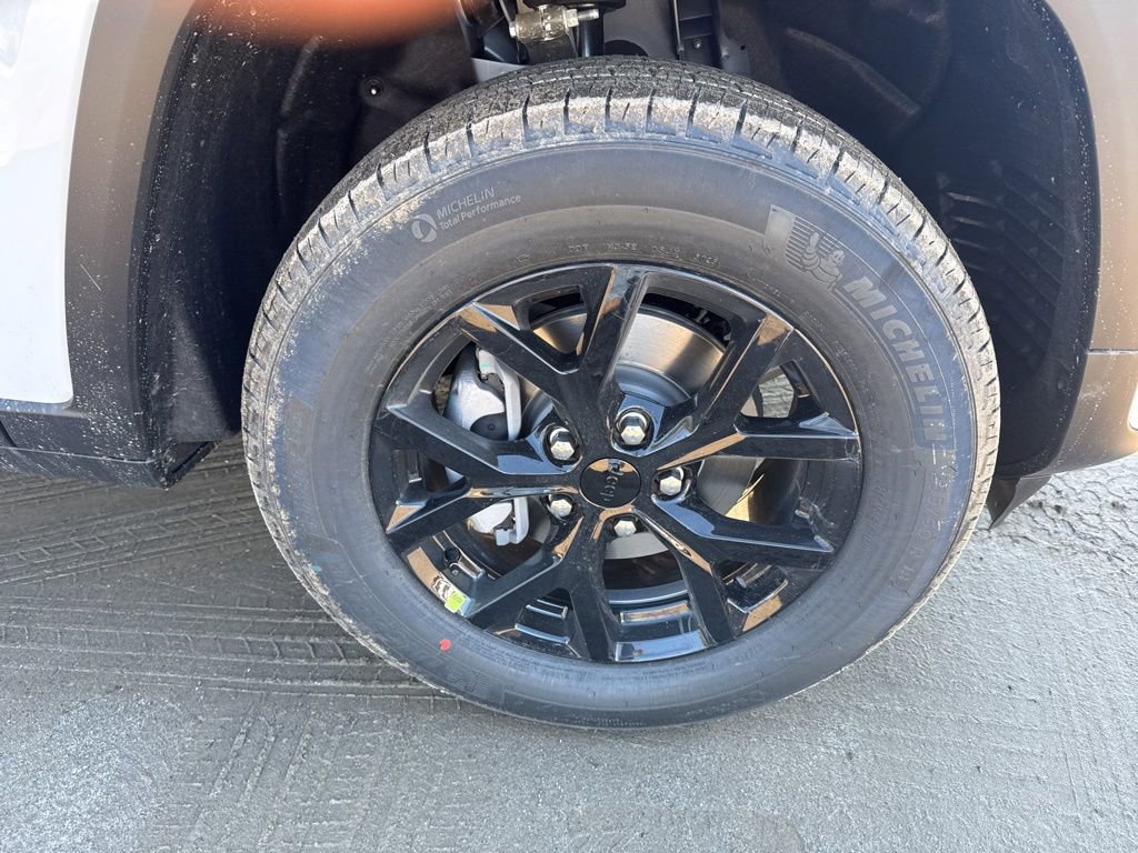 New 2026 Jeep Grand Cherokee Altitude image 9