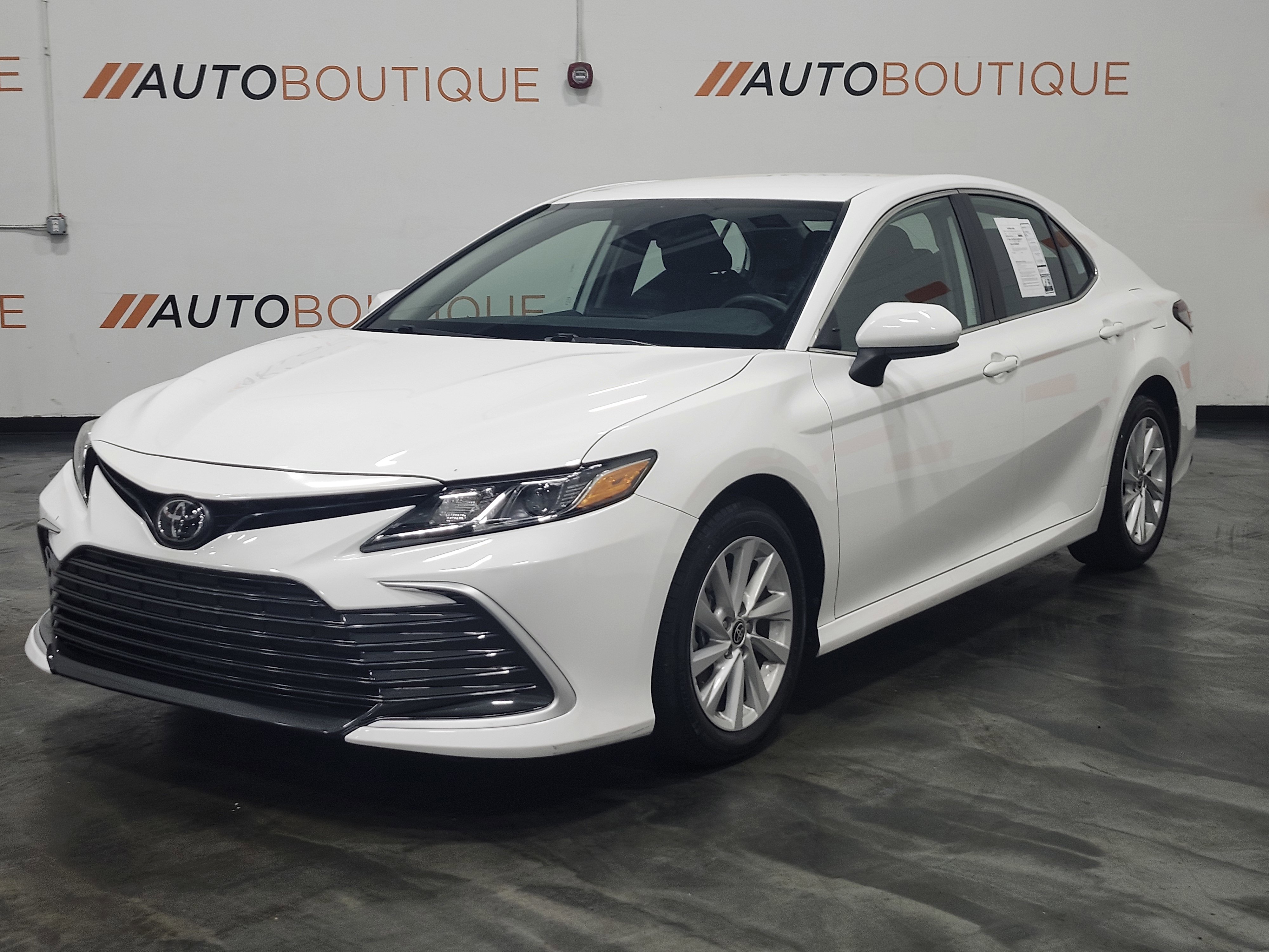 Used 2024 Toyota Camry LE image 5
