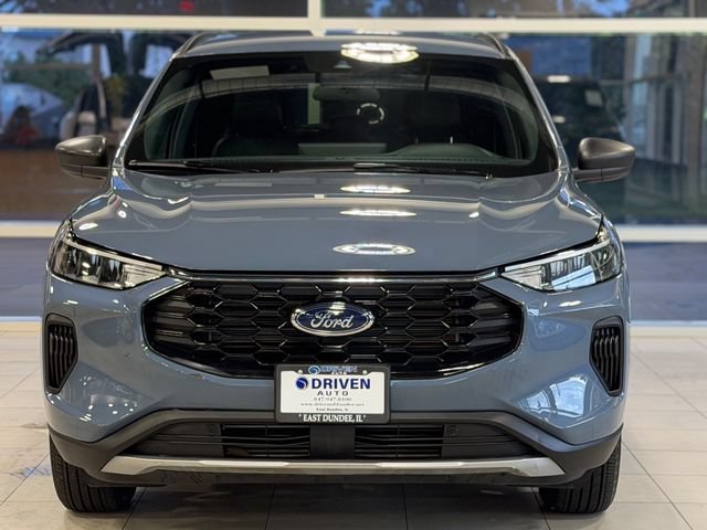 Used 2025 Ford Escape ST-Line w/ Tech Pack #1 AWD/4WD image 2