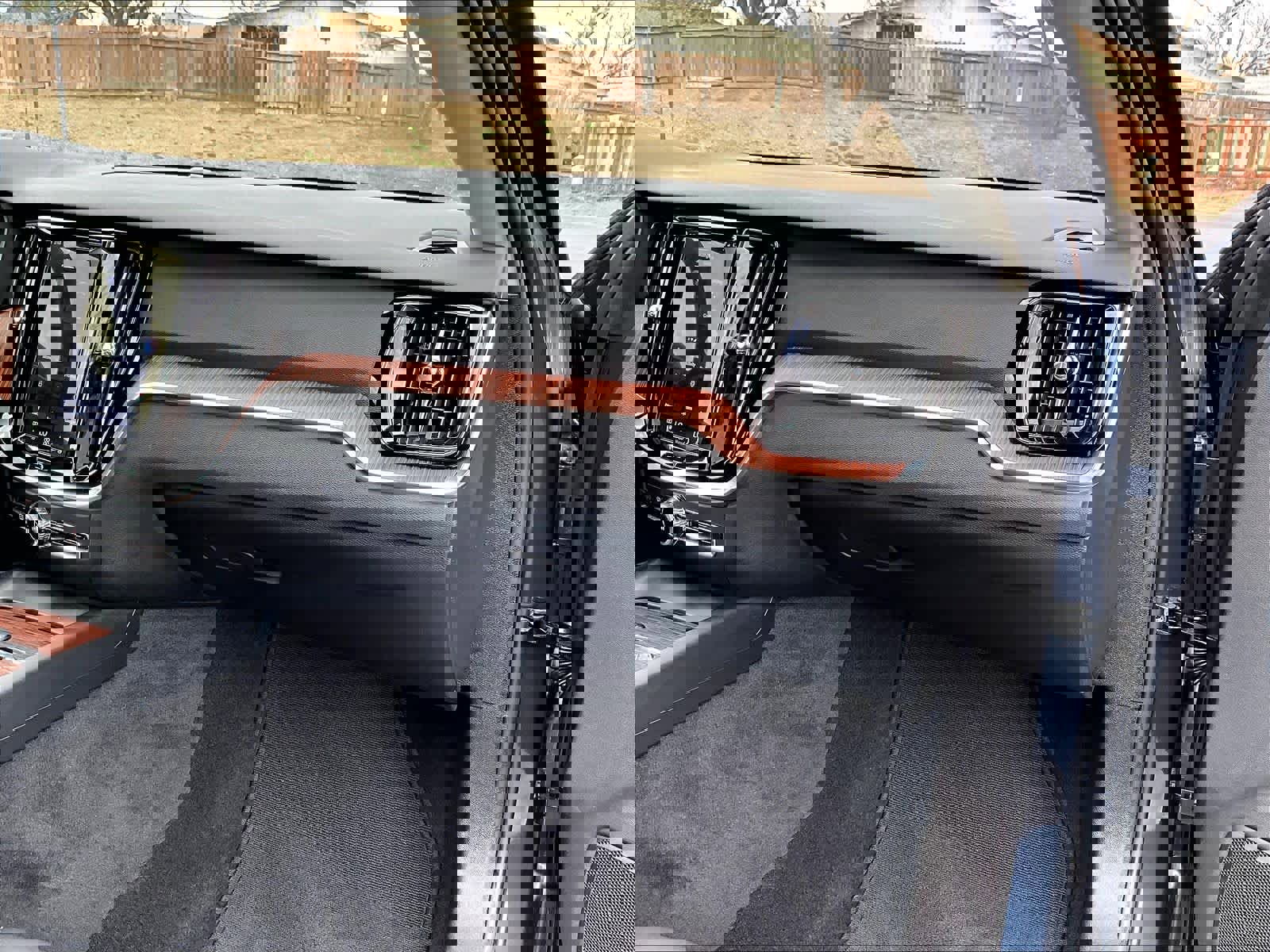 Used 2025 Volvo V60 B5 Cross Country Plus image 19