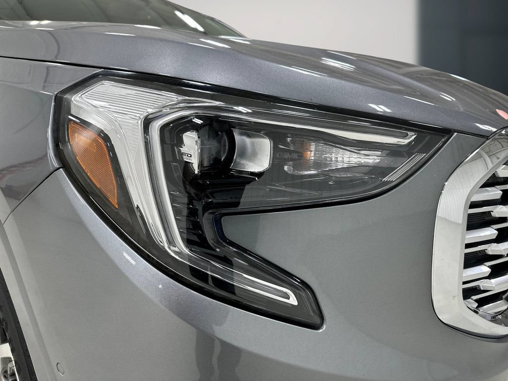 Used 2020 GMC Terrain Denali w/ Denali Premium Package FWD image 11