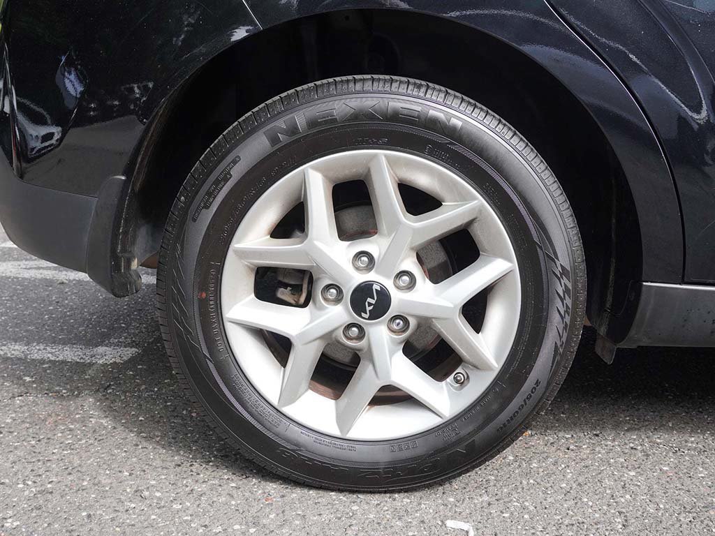 Used 2024 Kia Soul LX w/ Option Group 015 FWD image 19