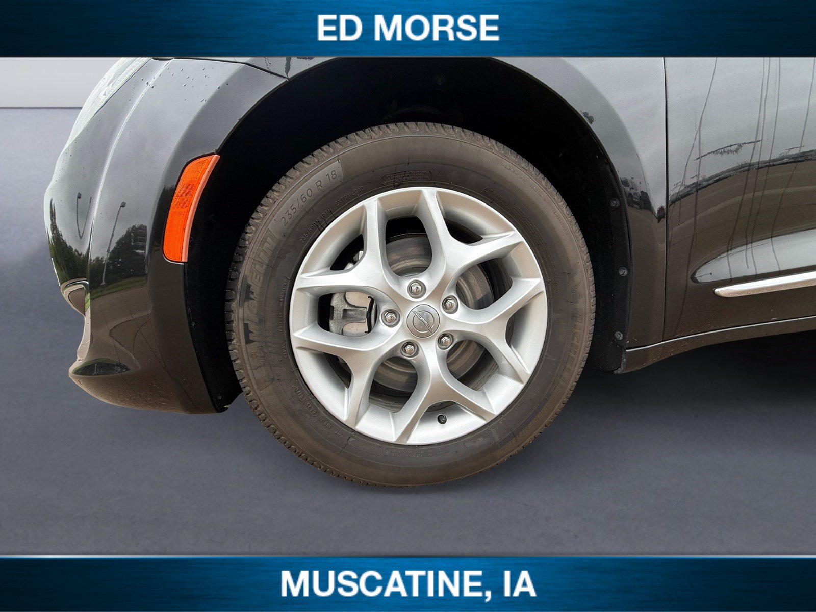 Used 2019 Chrysler Pacifica Touring-L Plus w/ Tire & Wheel Group FWD image 14