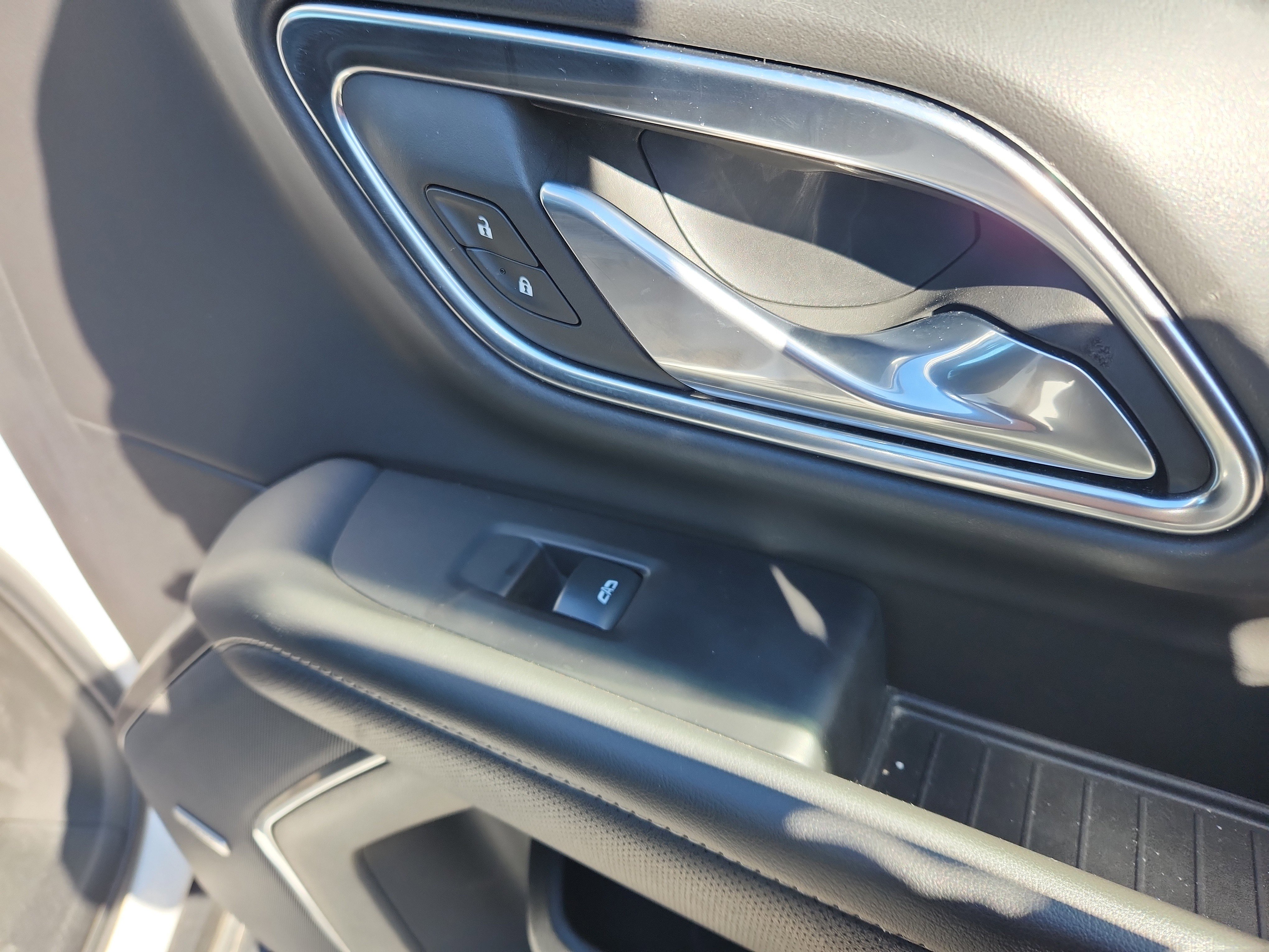 Used 2024 GMC Yukon SLT image 30