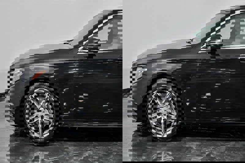 Used 2017 Mercedes-Benz E 300 4MATIC image 6