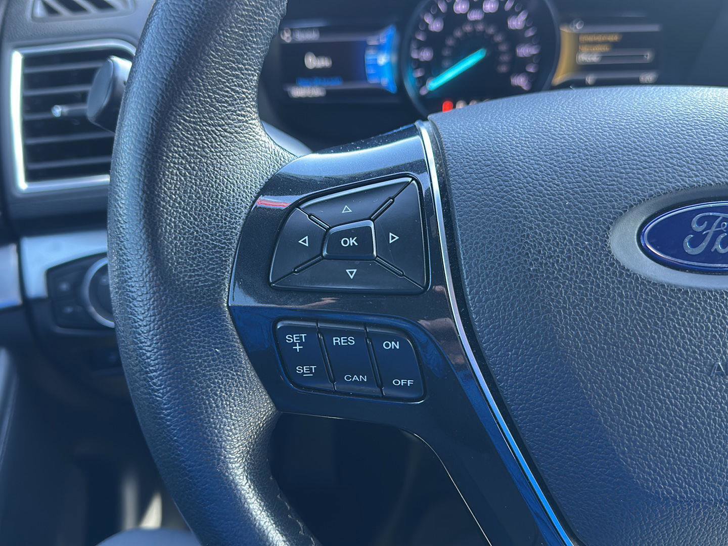 Used 2018 Ford Explorer Limited image 16