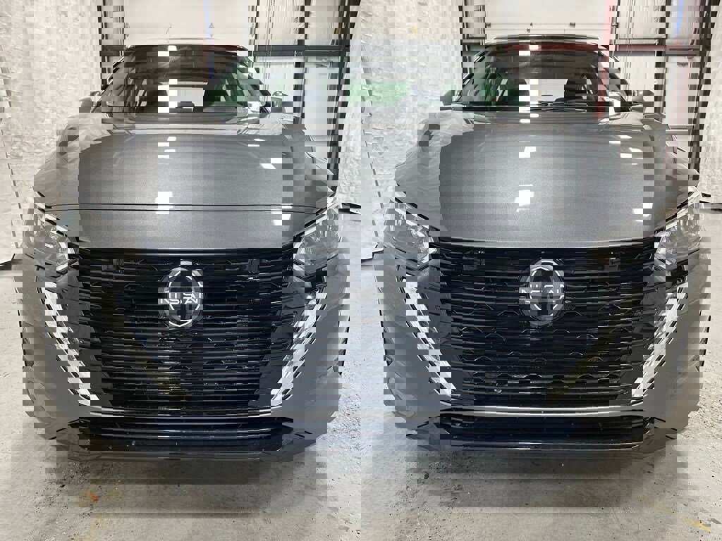 Used 2025 Nissan Sentra SV image 2