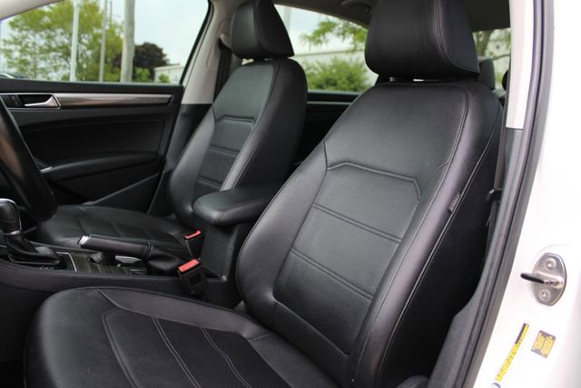 Used 2017 Volkswagen Passat 1.8T SE FWD image 19