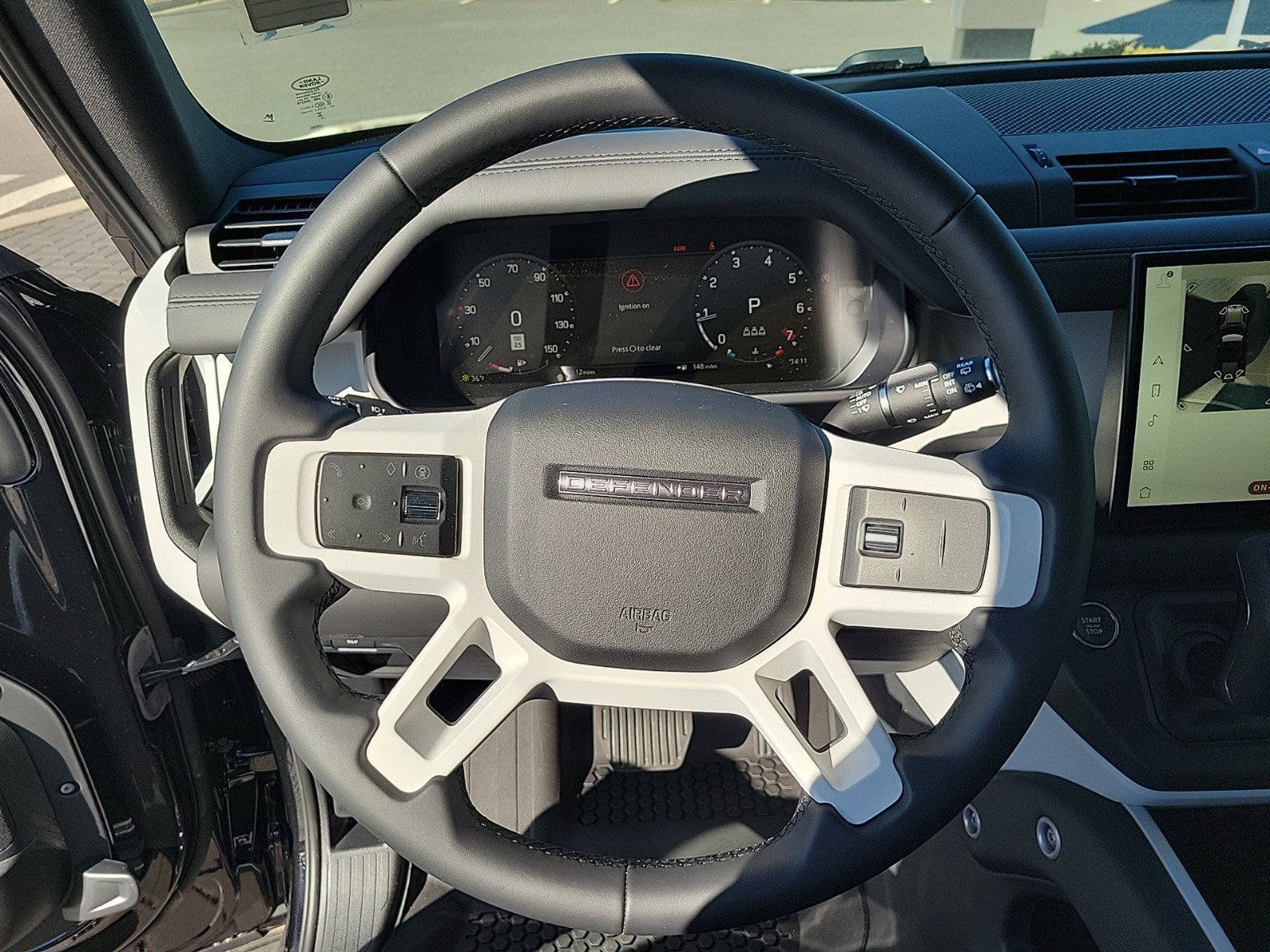 Certified 2025 Land Rover Defender 110 X-Dynamic SE AWD/4WD image 28