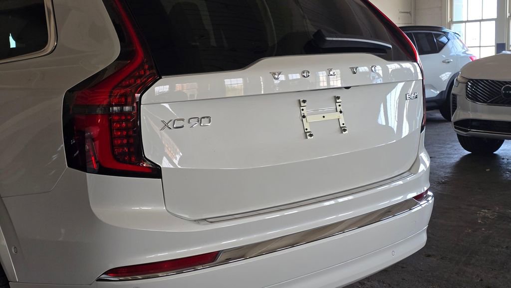 New 2026 Volvo XC90 B6 Plus w/ Protection Package Premier image 13