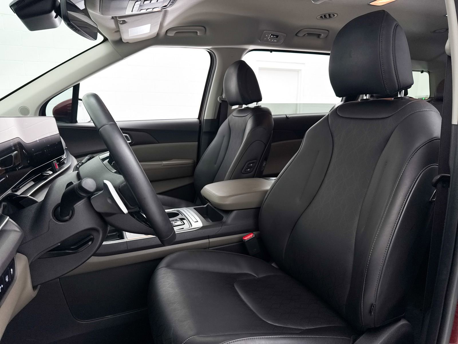 Certified 2025 Kia Carnival EX image 21