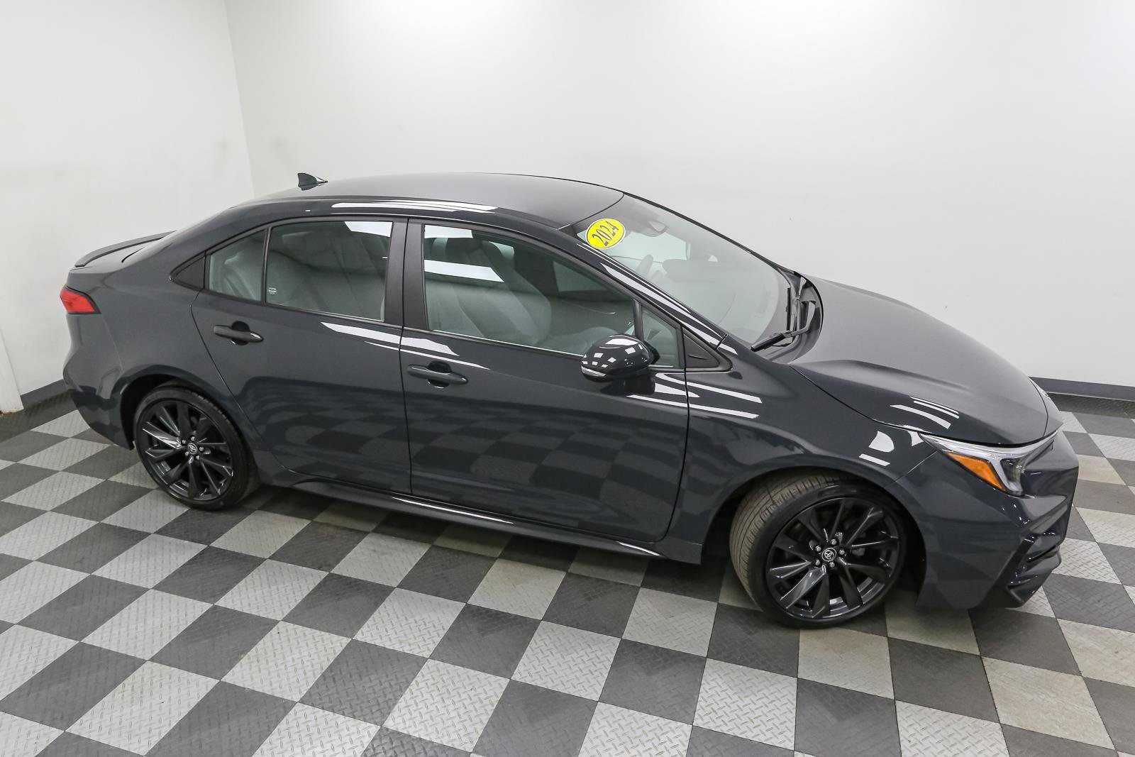 Used 2024 Toyota Corolla SE FWD image 5