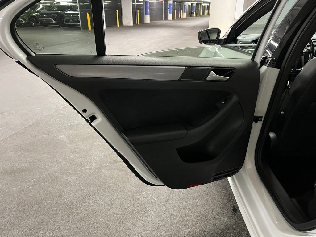 Used 2017 Volkswagen Jetta Sport image 16