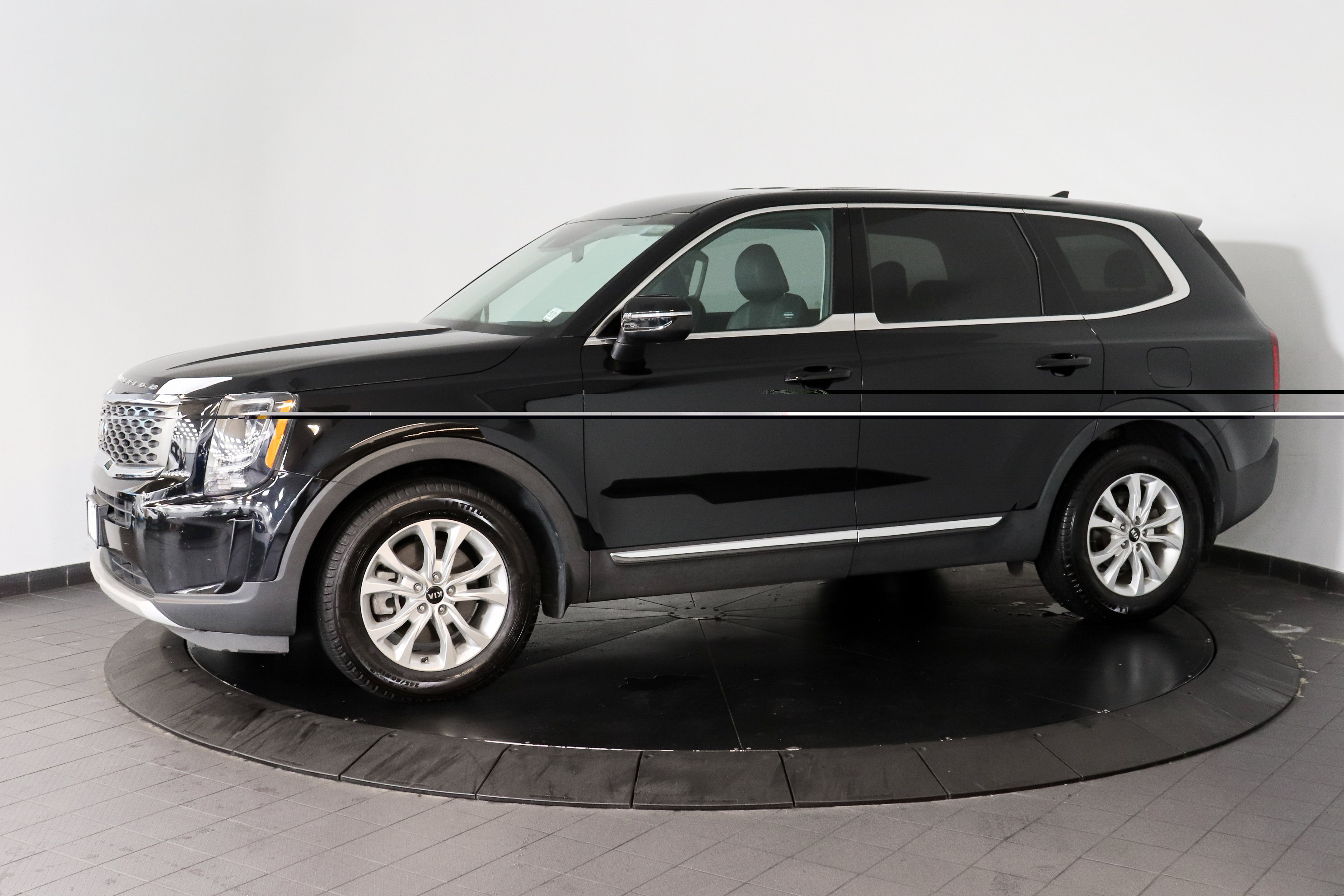 Used 2021 Kia Telluride LX AWD/4WD image 2