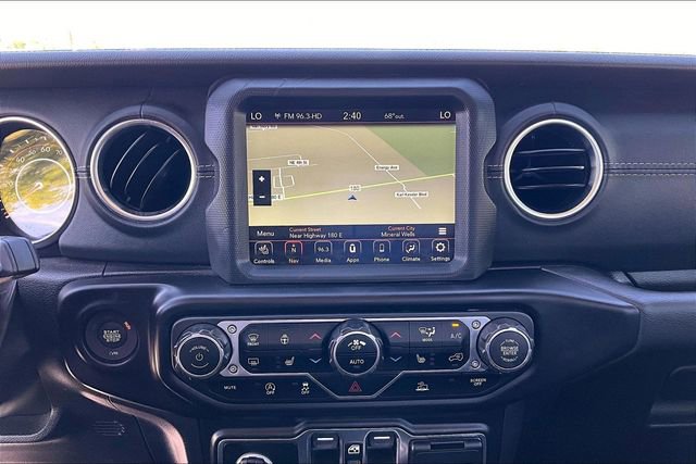 Used 2022 Jeep Wrangler Unlimited Sahara w/ Cold Weather Group AWD/4WD image 16