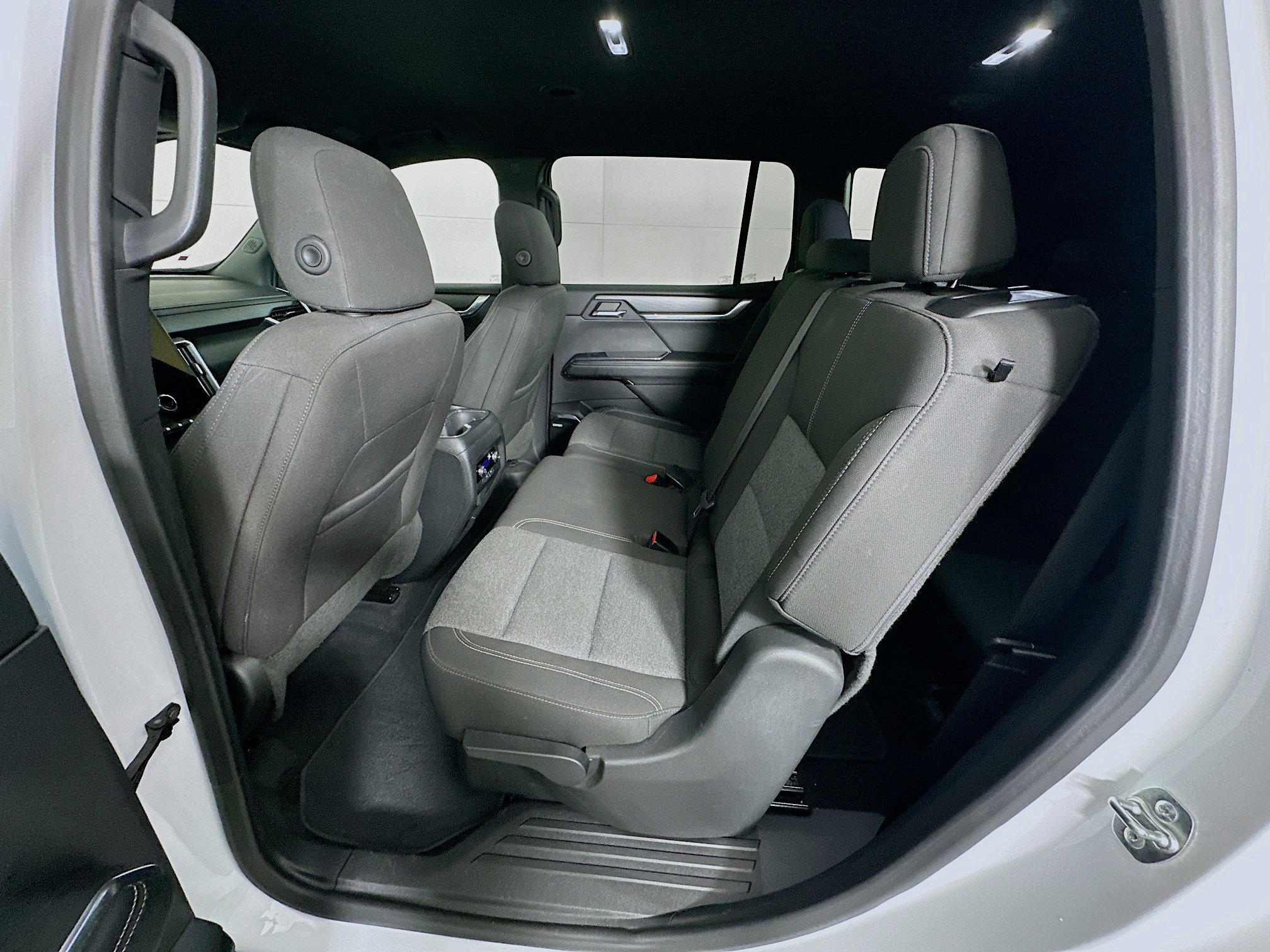 Used 2025 GMC Acadia Elevation image 28