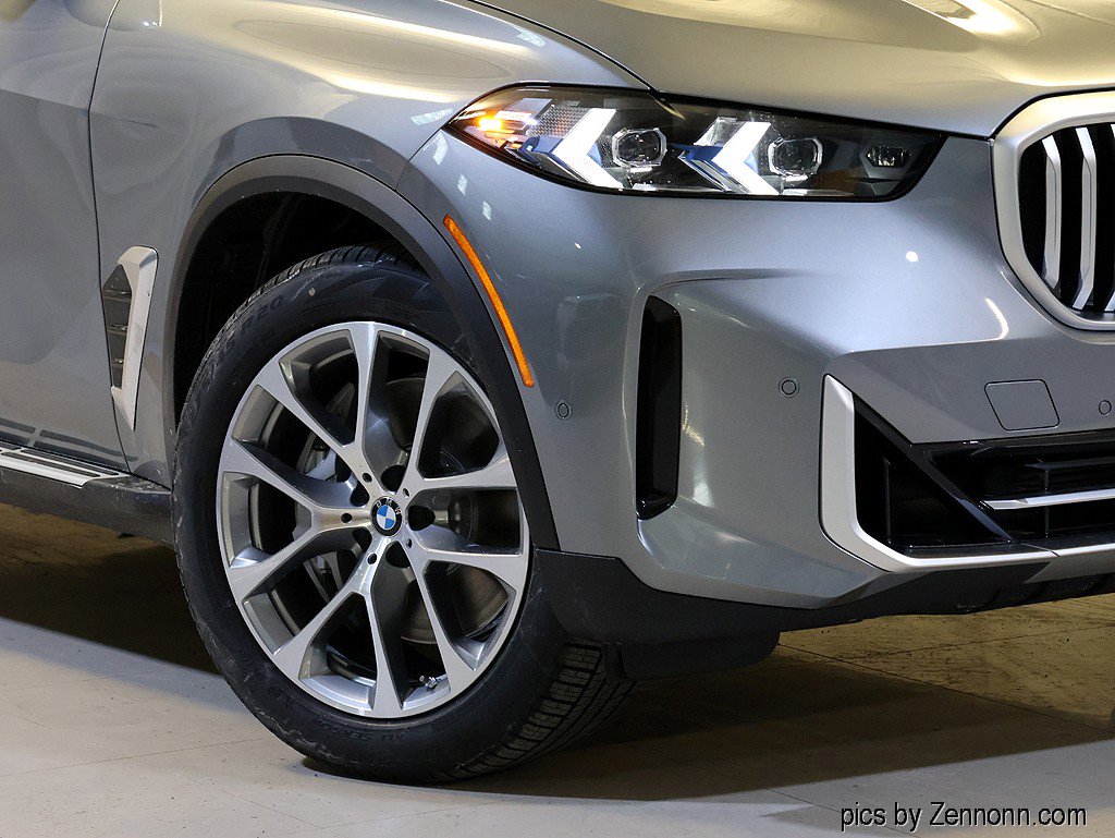 New 2026 BMW X5 xDrive50e w/ Executive Package image 3