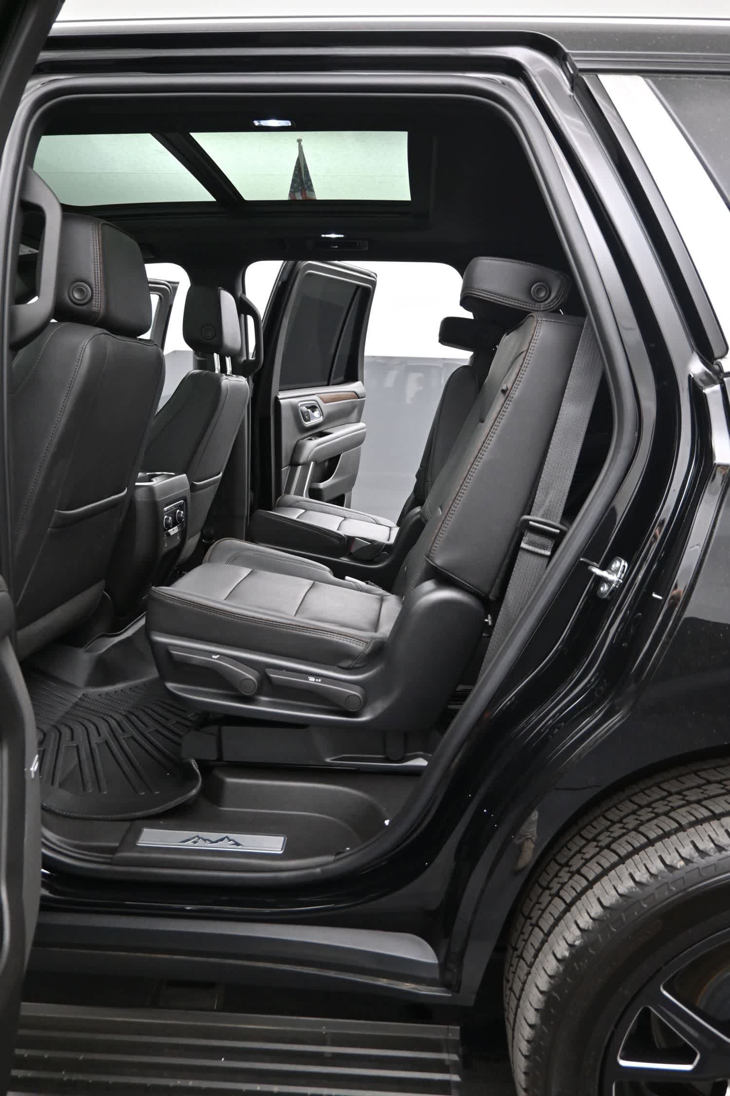 Used 2023 Chevrolet Tahoe High Country AWD/4WD image 15