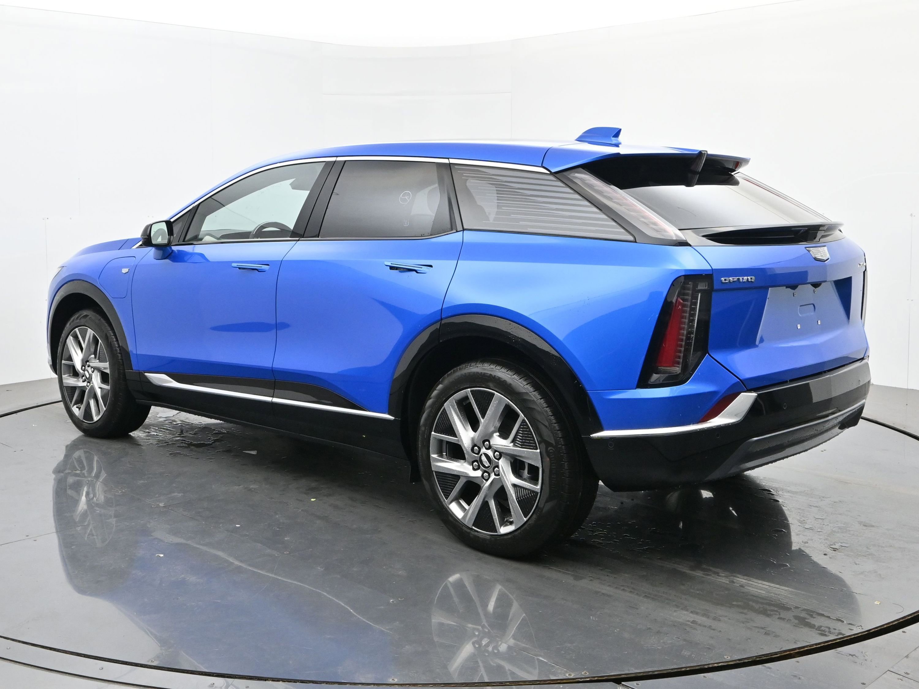 New 2026 Cadillac Optiq Luxury 2 AWD/4WD image 3