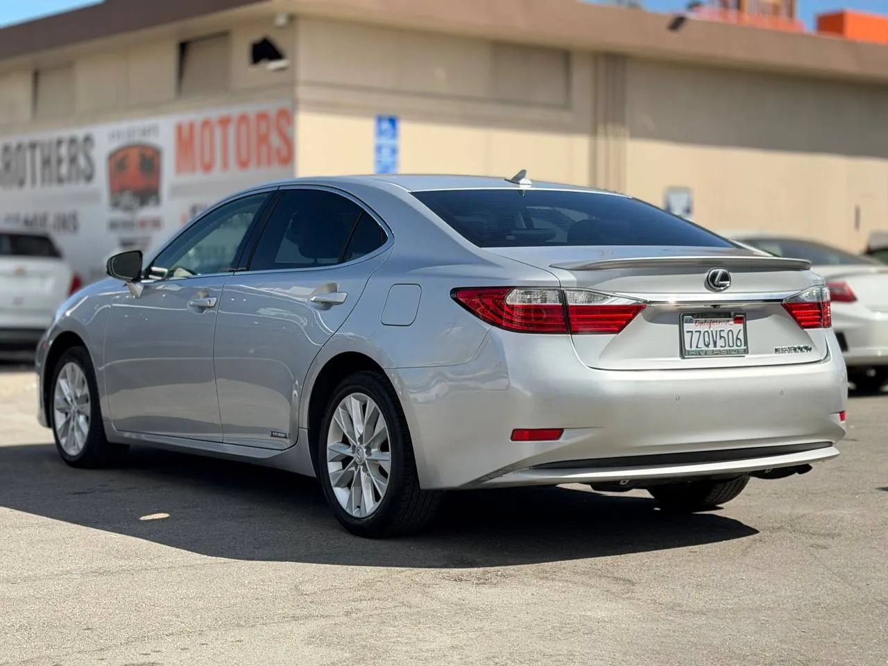 Used 2014 Lexus ES 300h w/ Premium Package w/Bamboo Trim FWD image 11