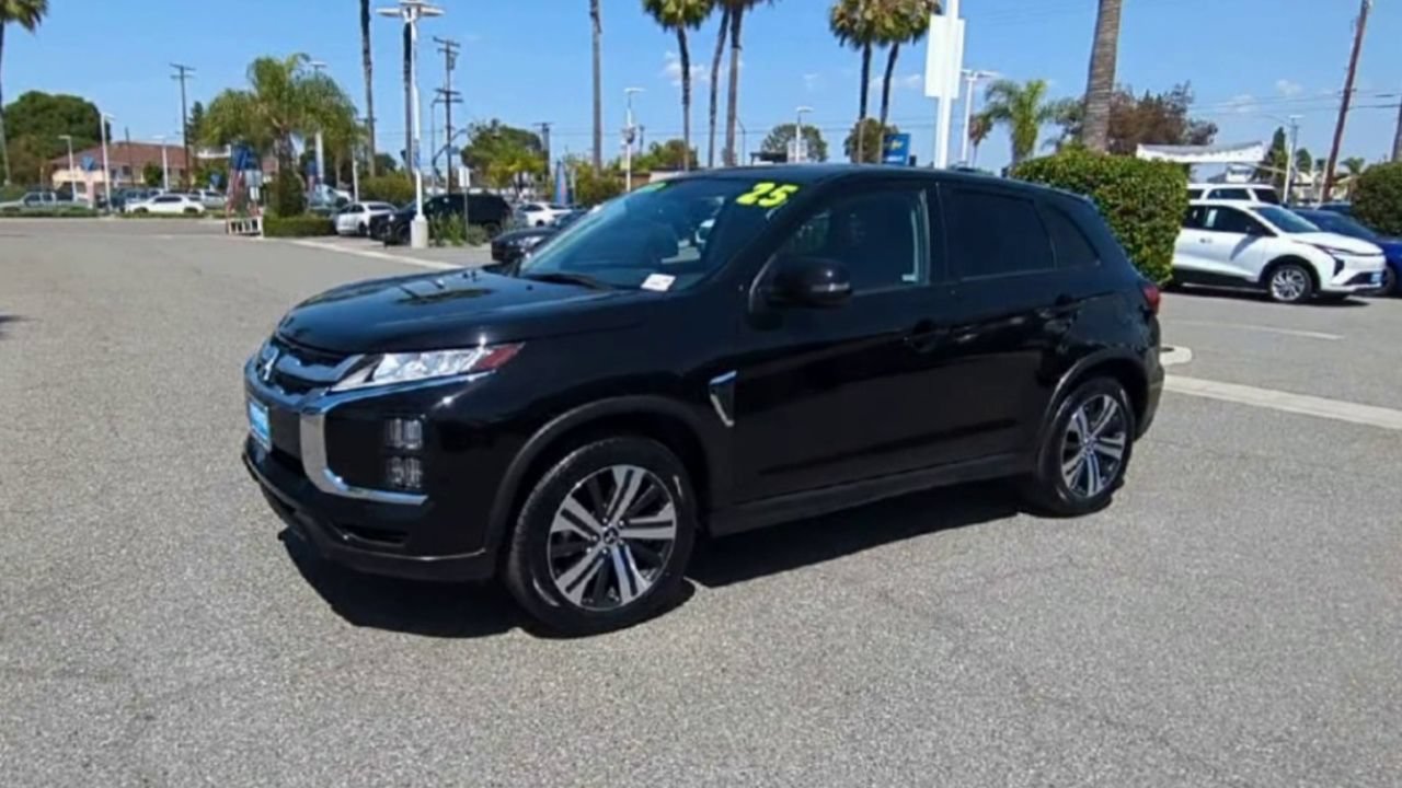 Used 2025 Mitsubishi Outlander Sport SE AWD/4WD image 4