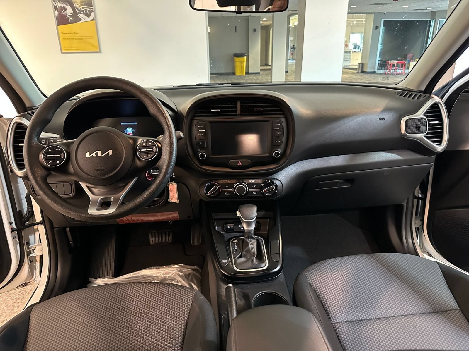Used 2025 Kia Soul LX w/ LX Technology Package FWD image 32