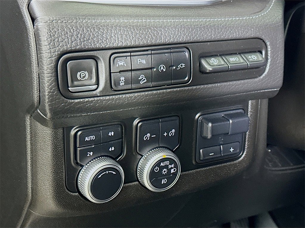 Used 2021 GMC Yukon Denali w/ Denali Premium Package image 22