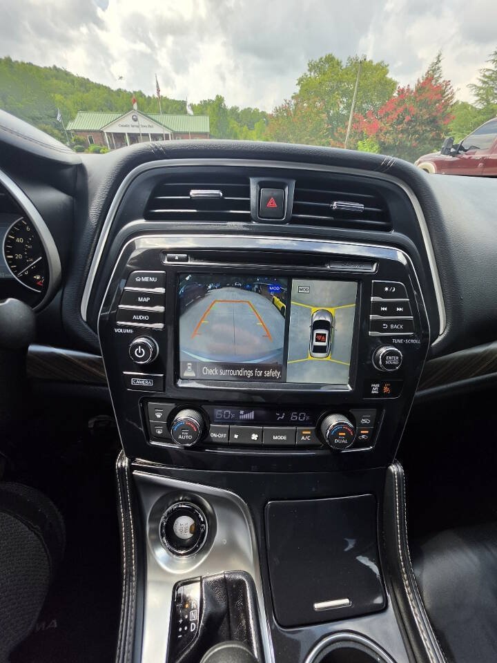 Used 2016 Nissan Maxima Platinum w/ Interior Lighting Package FWD image 16