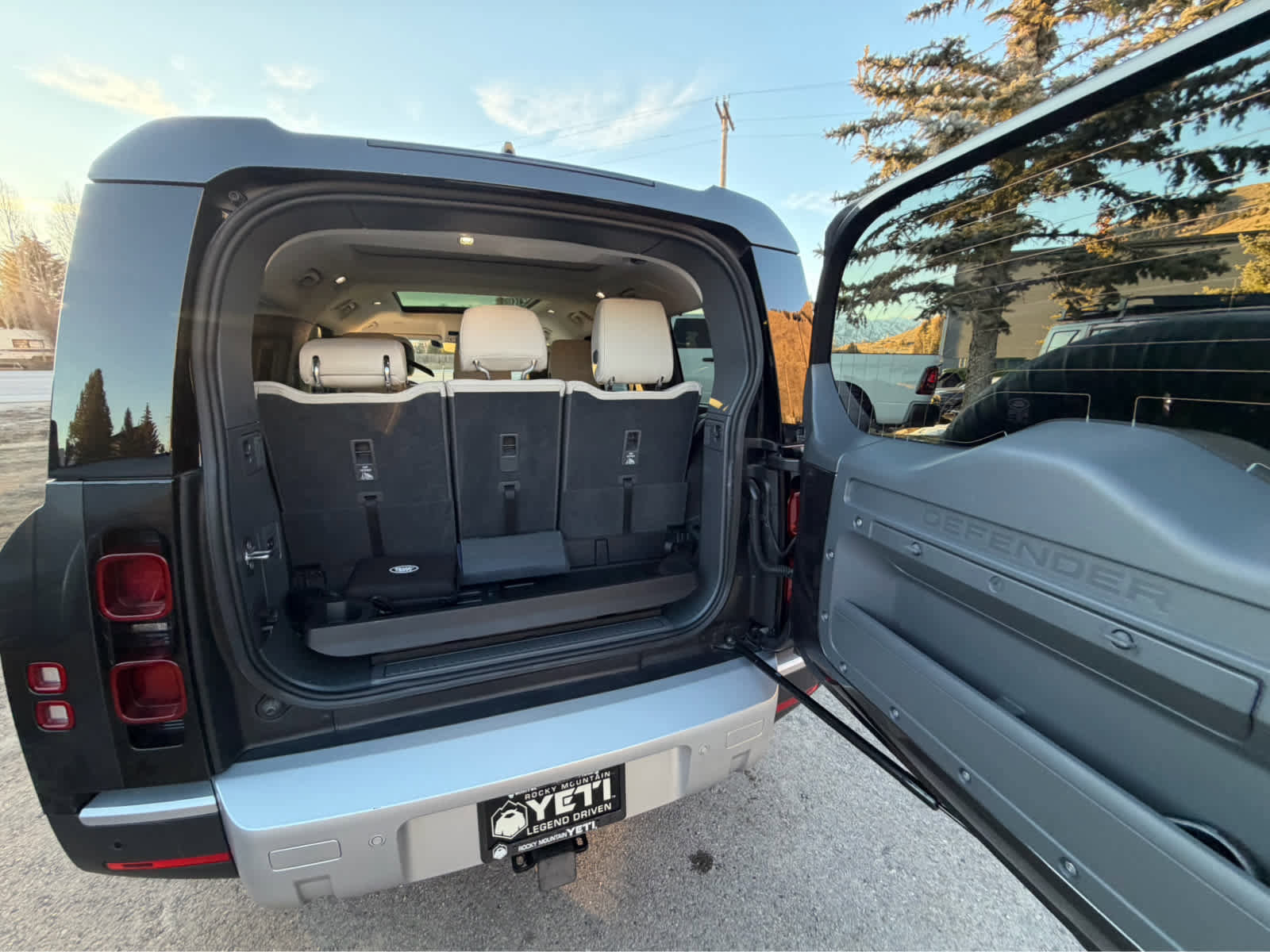 Used 2024 Land Rover Defender 130 S image 21