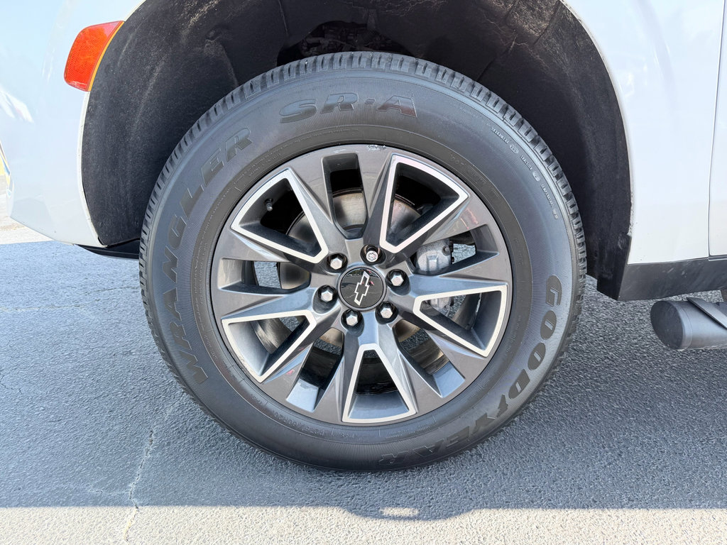 Used 2022 Chevrolet Tahoe Z71 w/ Z71 Off-Road Package AWD/4WD image 40