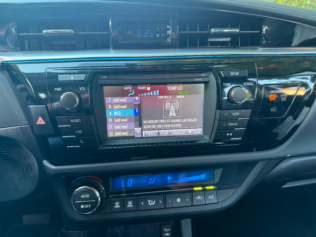 Used 2015 Toyota Corolla S FWD image 29