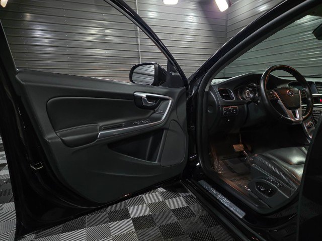 Used 2017 Volvo S60 T5 Inscription w/ Climate Package image 33