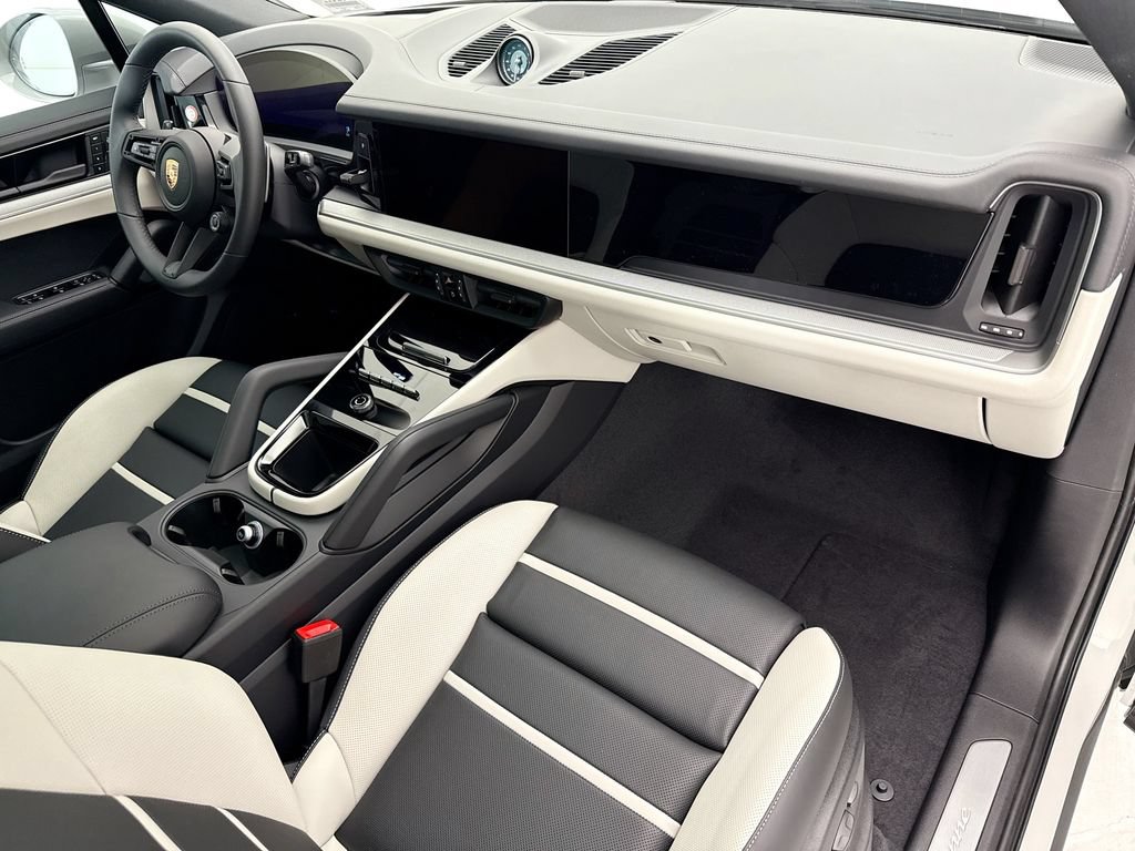 New 2026 Porsche Cayenne Coupe AWD/4WD image 19