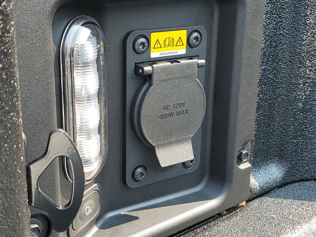 New 2025 Ford Maverick Lariat w/ Black Appearance Package image 33