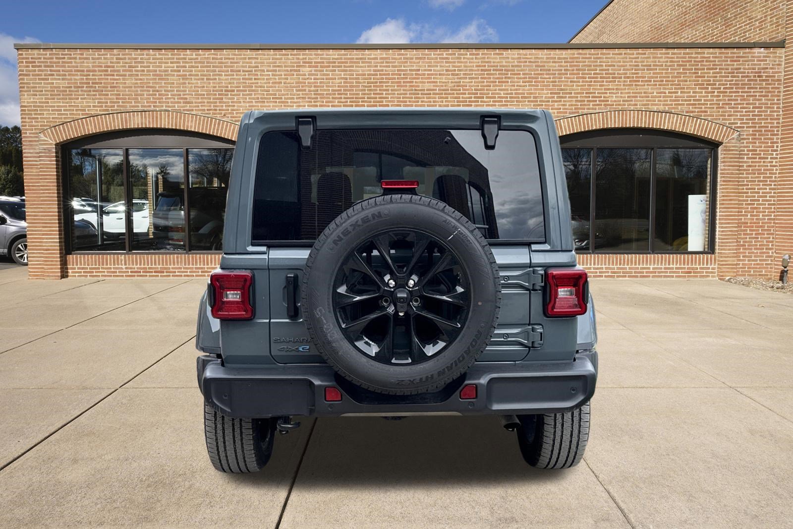 Used 2025 Jeep Wrangler Sahara w/ Safety Group image 4