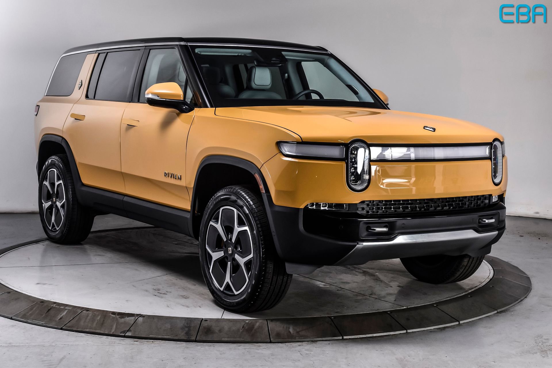 Used 2023 Rivian R1S Adventure AWD/4WD image 1