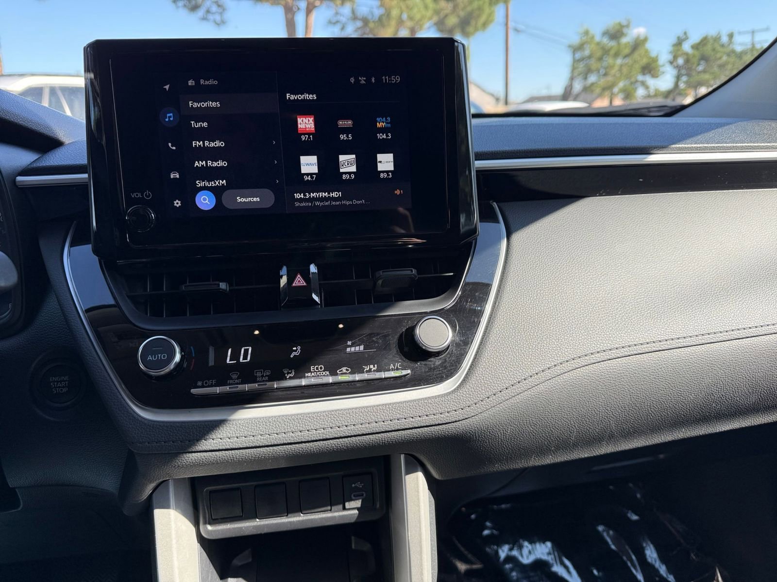 Used 2025 Toyota Corolla Cross LE image 18