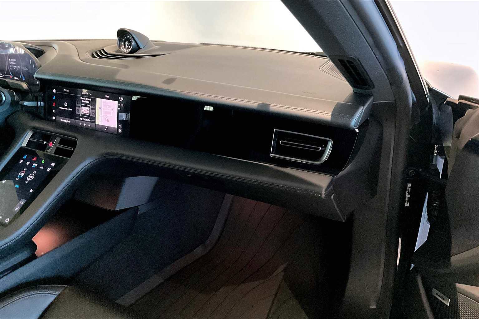 Used 2025 Porsche Taycan image 23