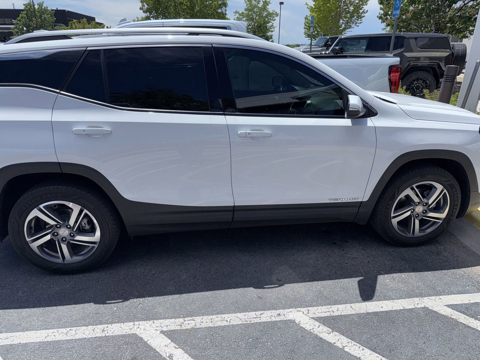 Used 2021 GMC Terrain SLT w/ Infotainment Package II AWD/4WD image 3