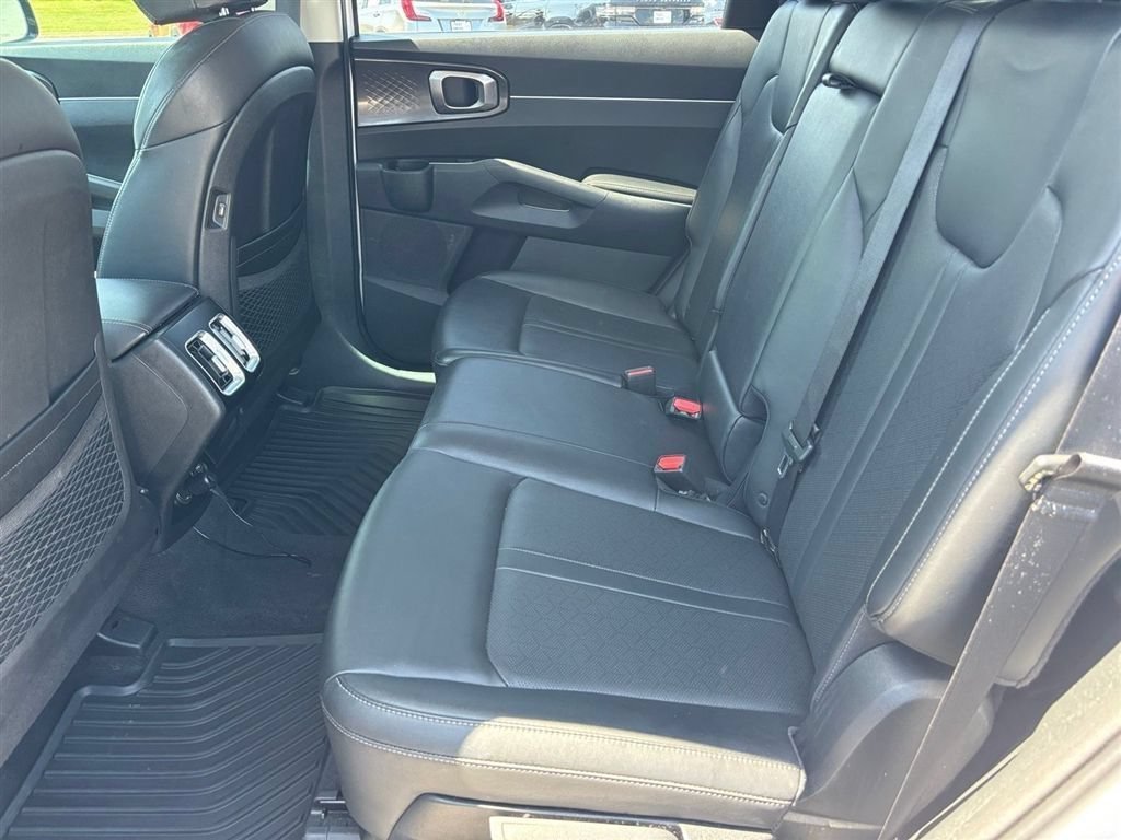 Used 2023 Kia Sorento S FWD image 16