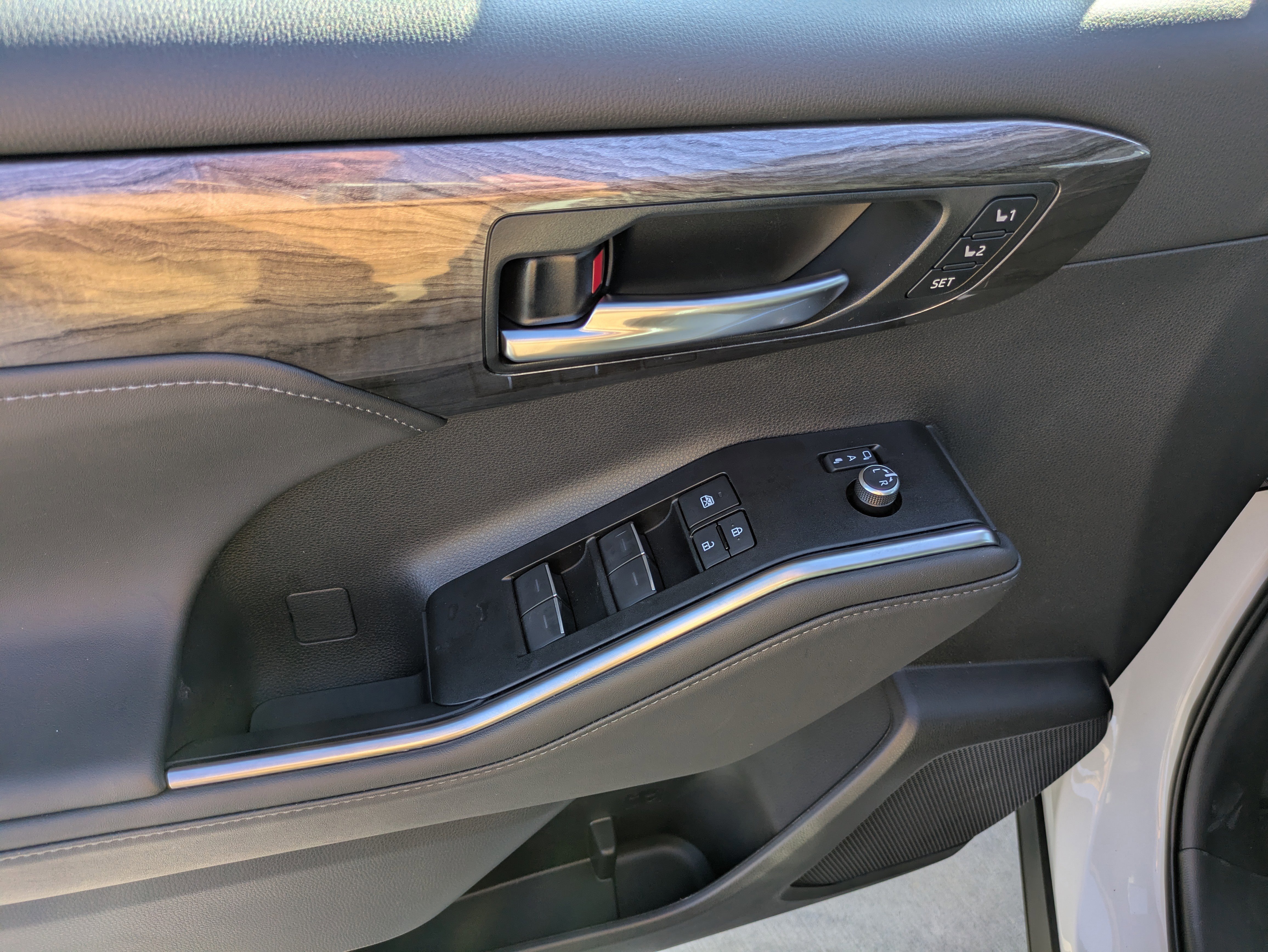 New 2026 Toyota Highlander Limited image 13