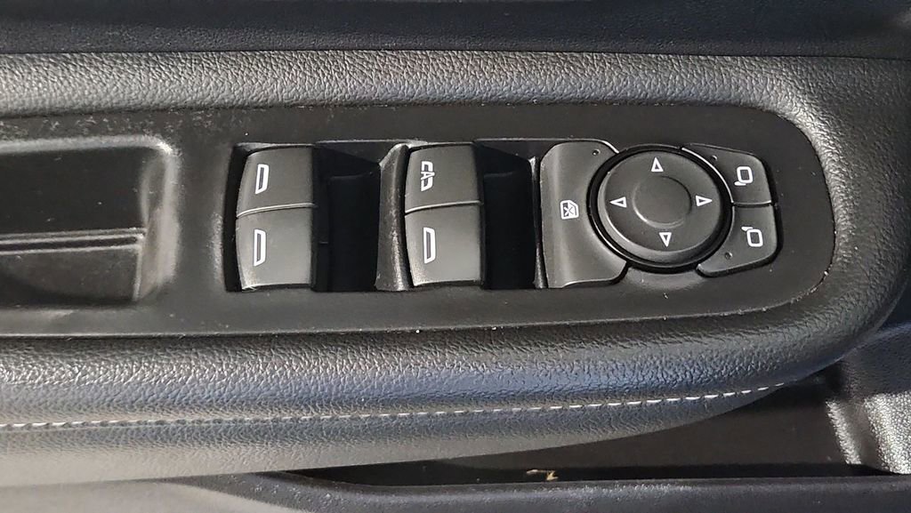 Used 2024 GMC Terrain SLE image 17