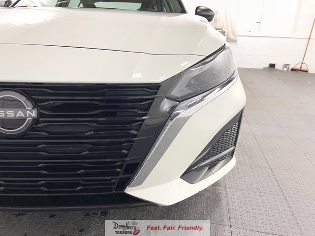Used 2025 Nissan Altima 2.5 SV FWD image 13
