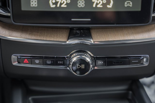 New 2026 Volvo XC60 B5 Plus w/ Protection Package Premier image 24