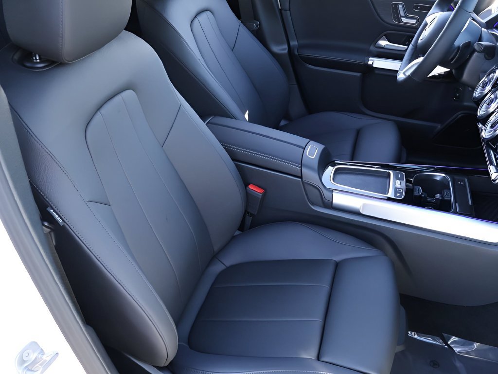 New 2026 Mercedes-Benz GLB 250 4MATIC image 21