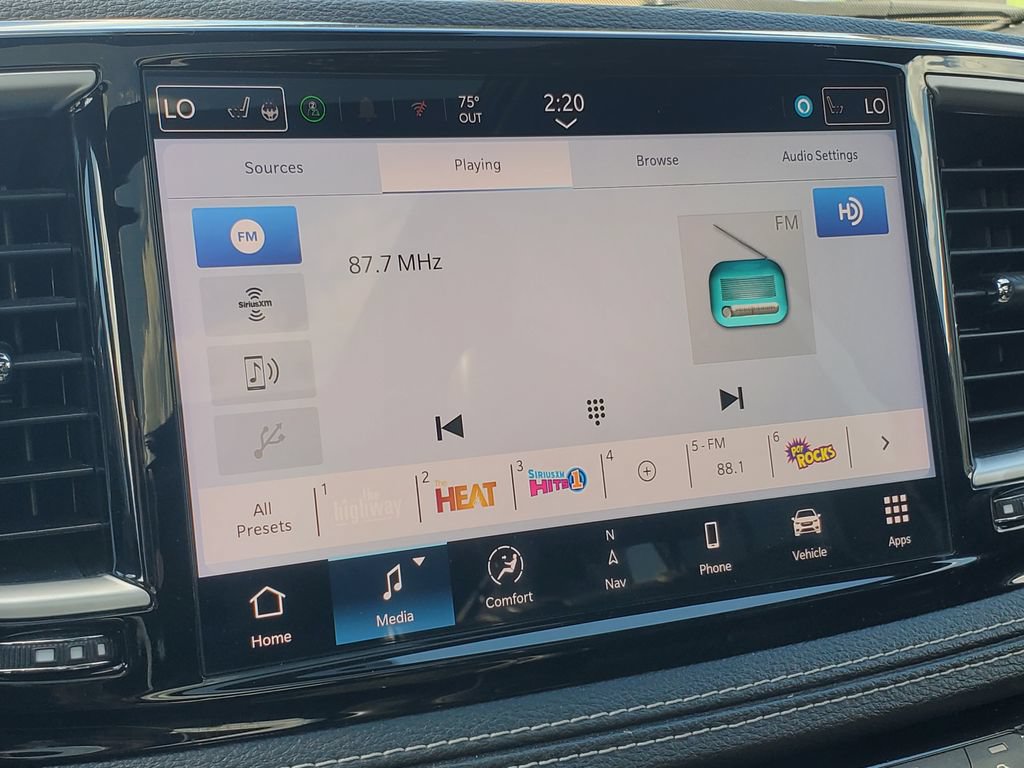 Used 2025 Chrysler Pacifica Limited FWD image 14
